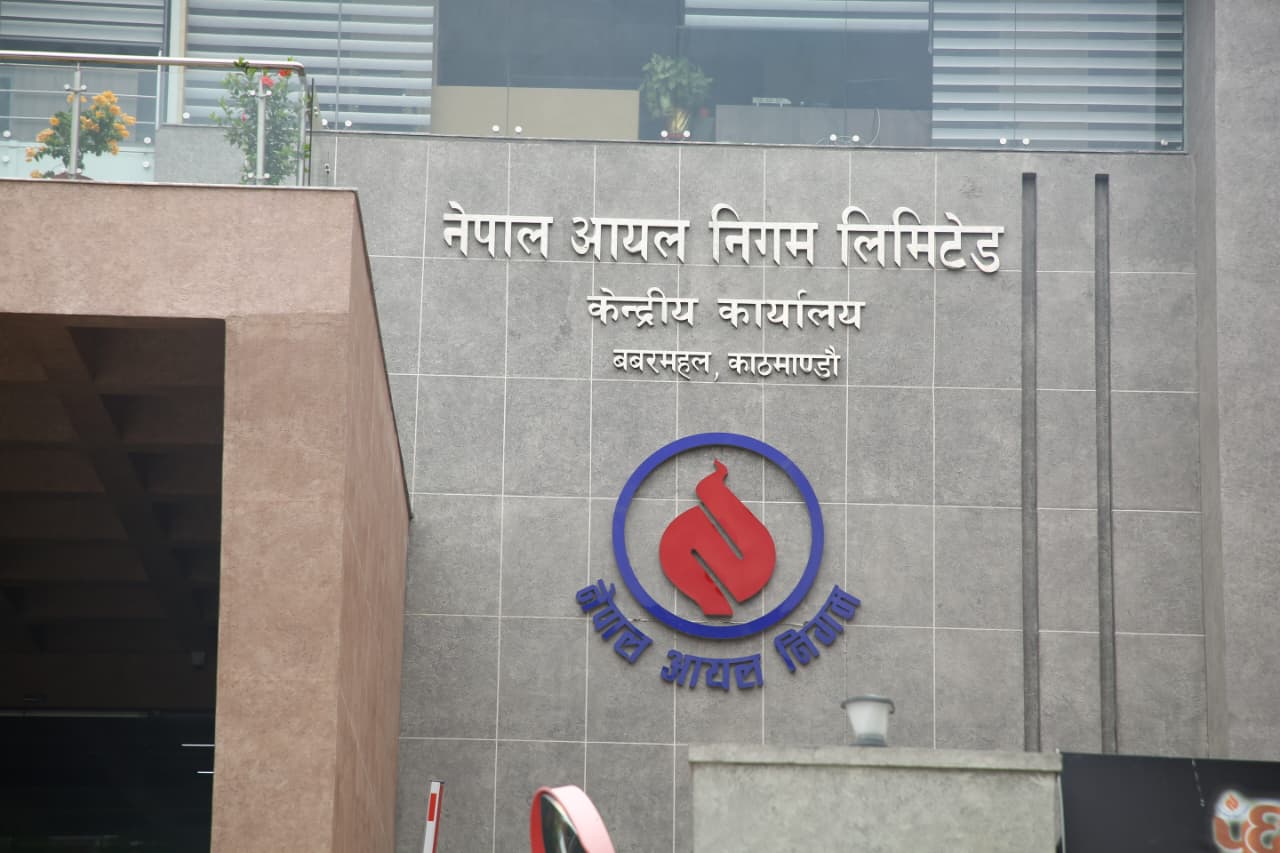 कृष्णभिरमा सडक भासिएपछि त्रिभुवन राजपथबाट इन्धन आपूर्ति