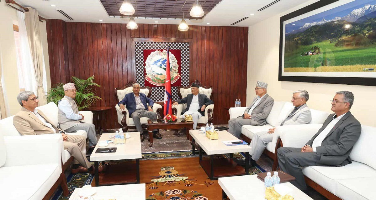 मन्त्री हेरफेरबारे छलफल गर्न २ दलका शीर्ष नेता बालुवाटारमा