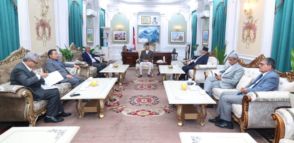 सिंहदरबारमा ओली-देउवा, प्रचण्डसहितको छलफल जारी