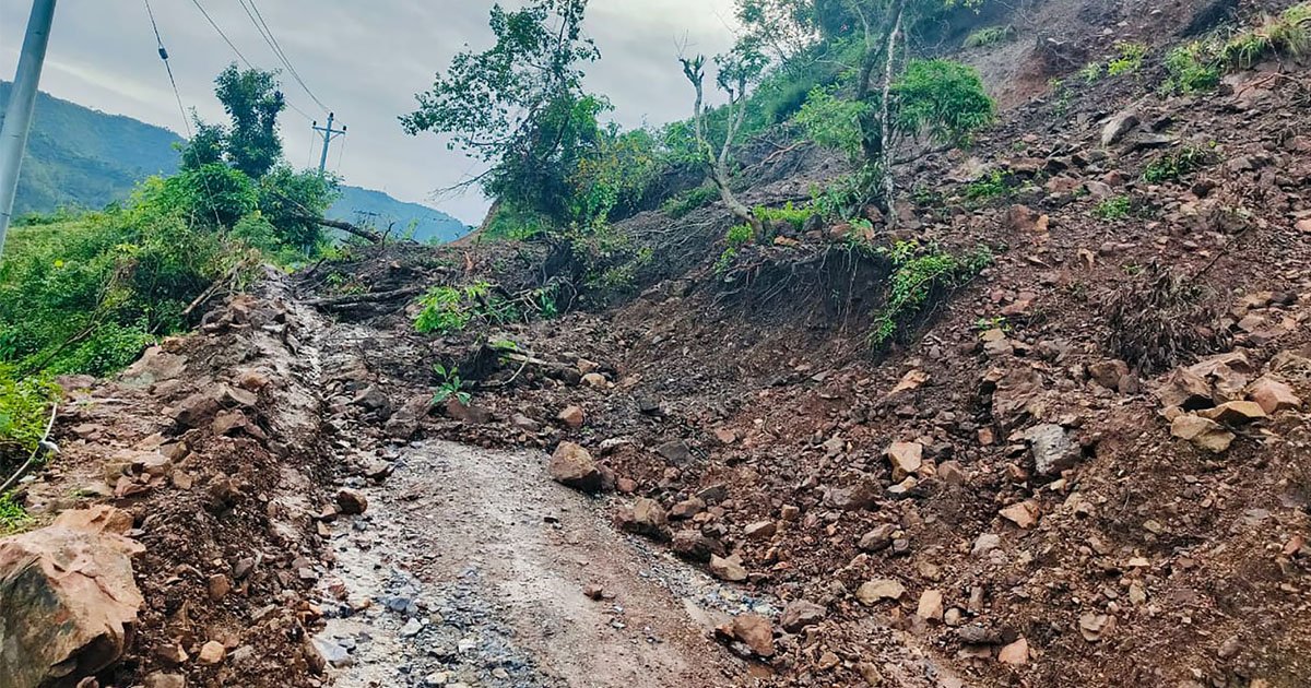 बाढी पहिरोका कारण देशका ११ सडक अवरुद्ध (सूचीसहित)