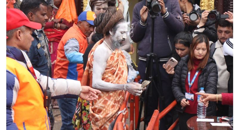 शिवरात्रिमा पशुपति आएका साधु सन्तलाई बाटो खर्चसहित बिदाइ
