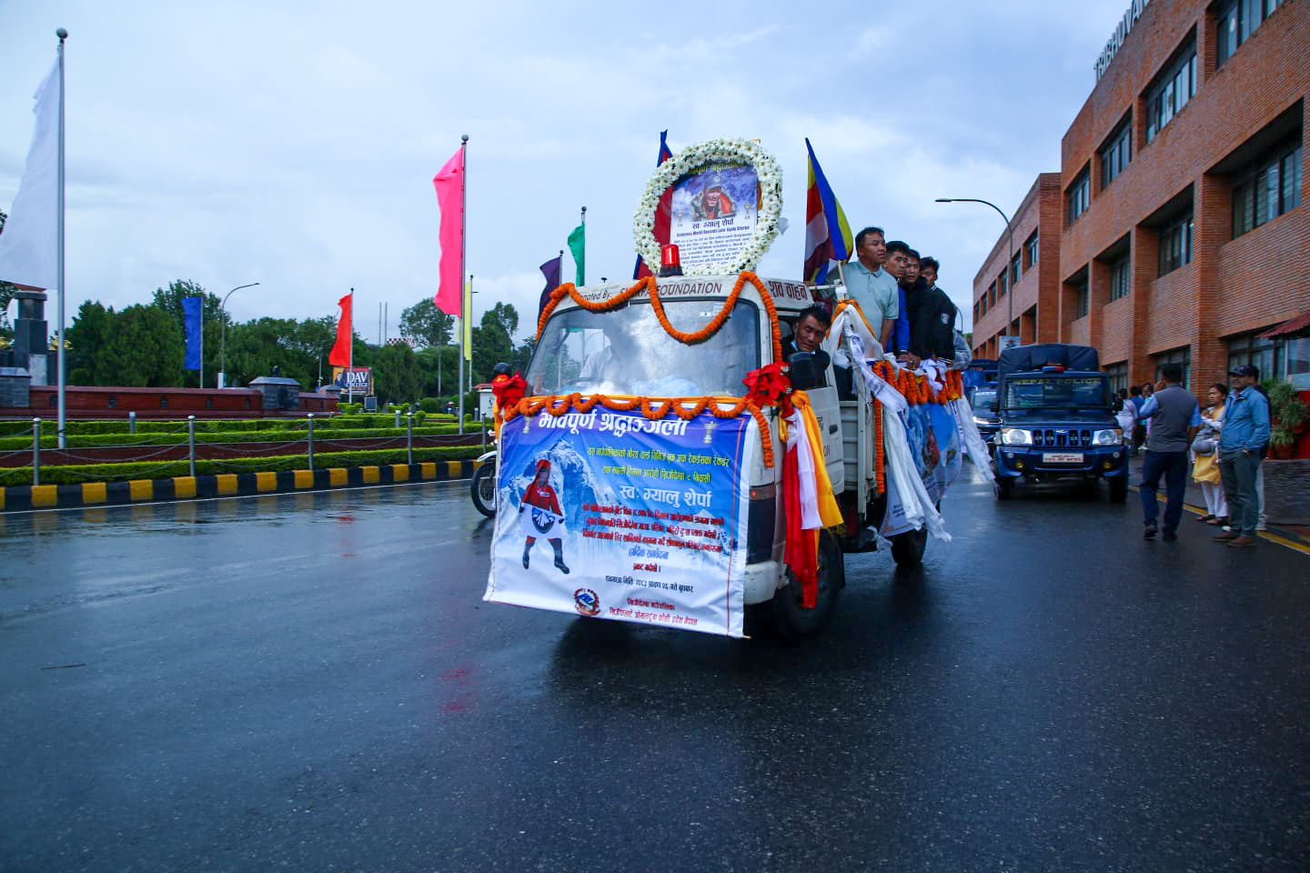 आरोहण क्रममा ज्यान गुमाएका तीन आरोहीको शव ल्याइयाे