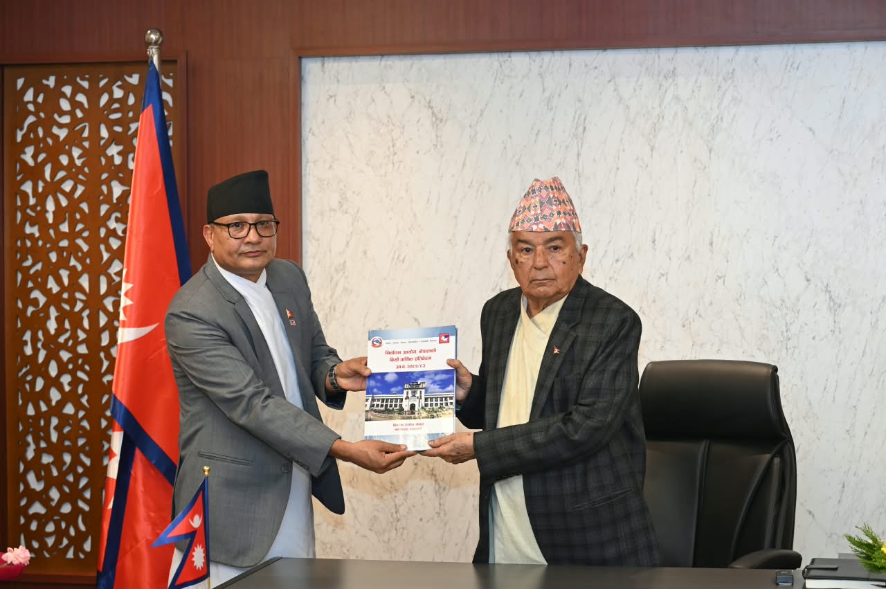 राष्ट्रपतिसमक्ष आर्थिक वर्षको वार्षिक प्रतिवेदन पेश