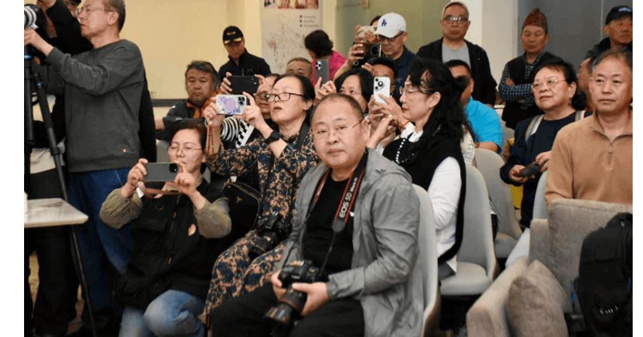 एक सय सदस्यीय चिनियाँ ‘फोटोग्राफर’ टोली काठमाडौँमा