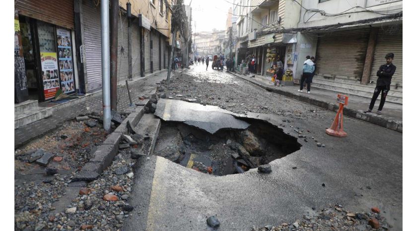 थापाथली क्षेत्रमा फुट्यो मेलम्चीको पाइप, मर्मत जारी