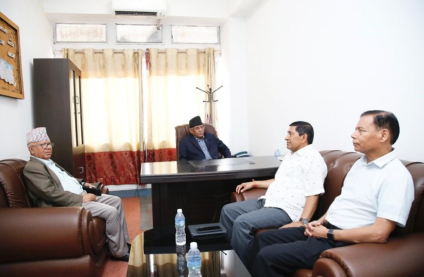 प्रचण्ड र माधव नेपालबिच भेटवार्ता