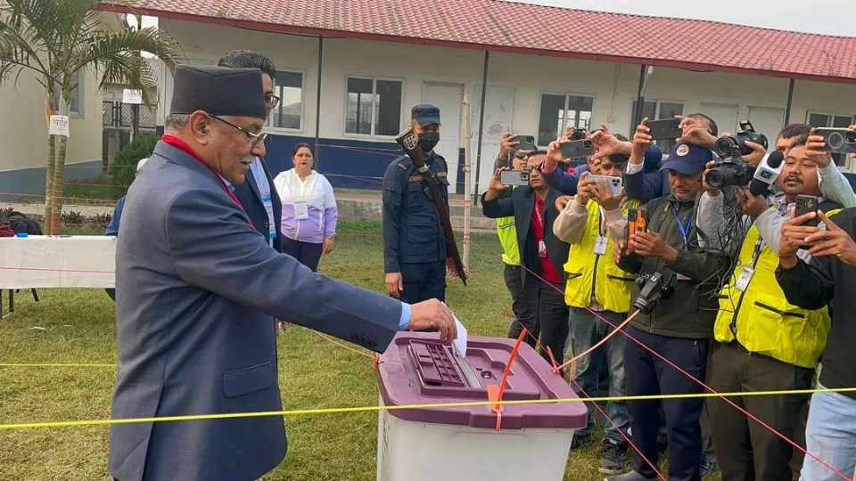 मतदानपछि प्रचण्डले भने – ‘नयाँ र पुराना होइन, सही र गलत भन्ने भाष्य बनाउनु पर्‍यो ।’