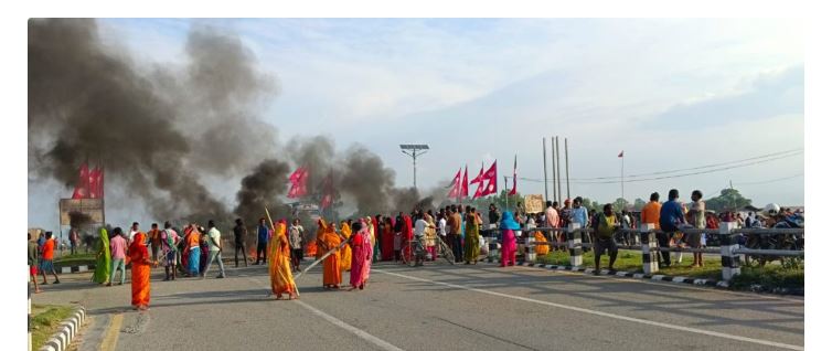 धनुषामा सुकुमवासीको प्रदर्शन