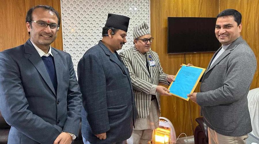 चिकित्सकको मासिक तलब एक लाखदेखि २ लाख ५० हजारसम्म सुनिश्चित गर्न सिफारिस