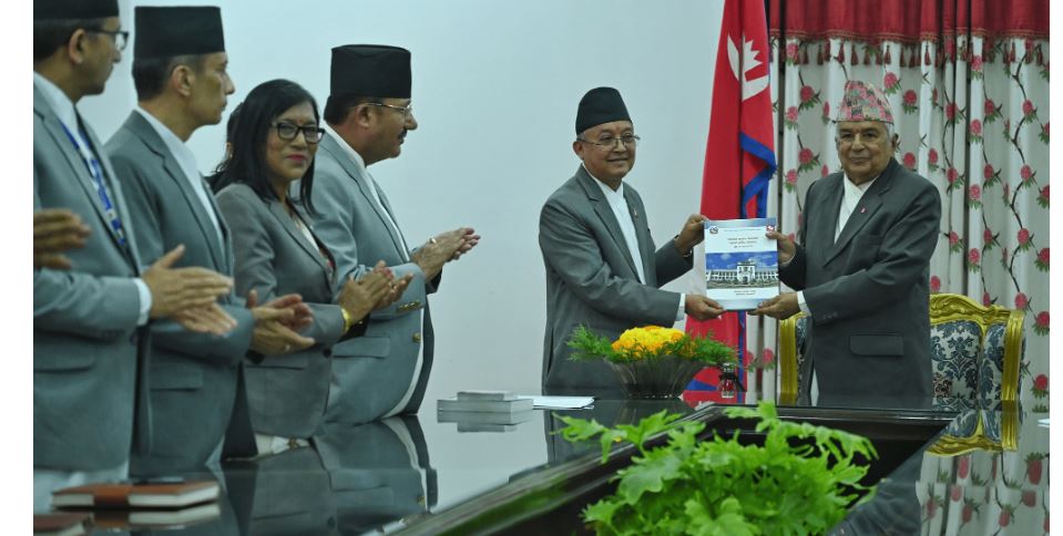 निर्वाचन आयोगद्वारा राष्ट्रपति पौडेल समक्ष आयोगको प्रतिवेदन पेस