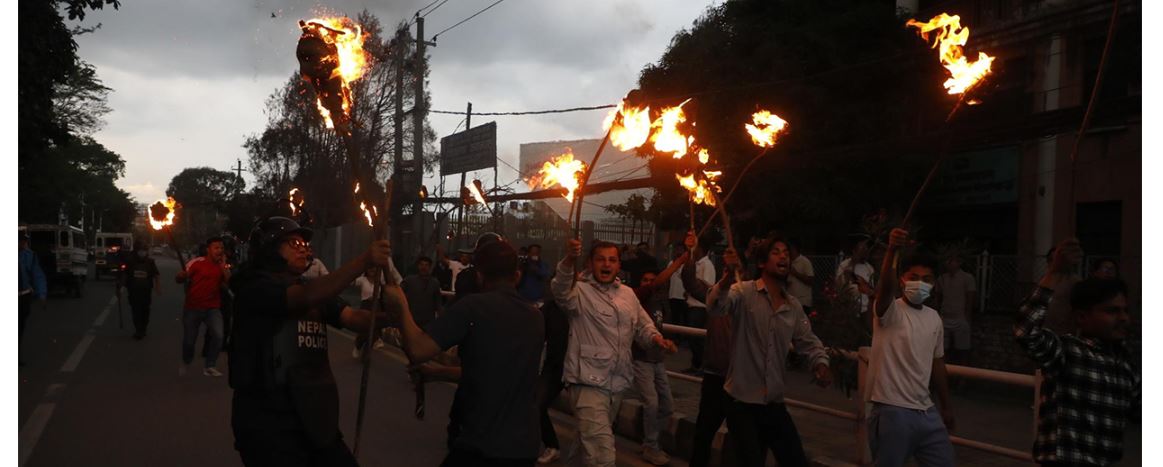 अखिल क्रान्तिकारीले जलायो प्रधानमन्त्री र गृहमन्त्रीको पुतला