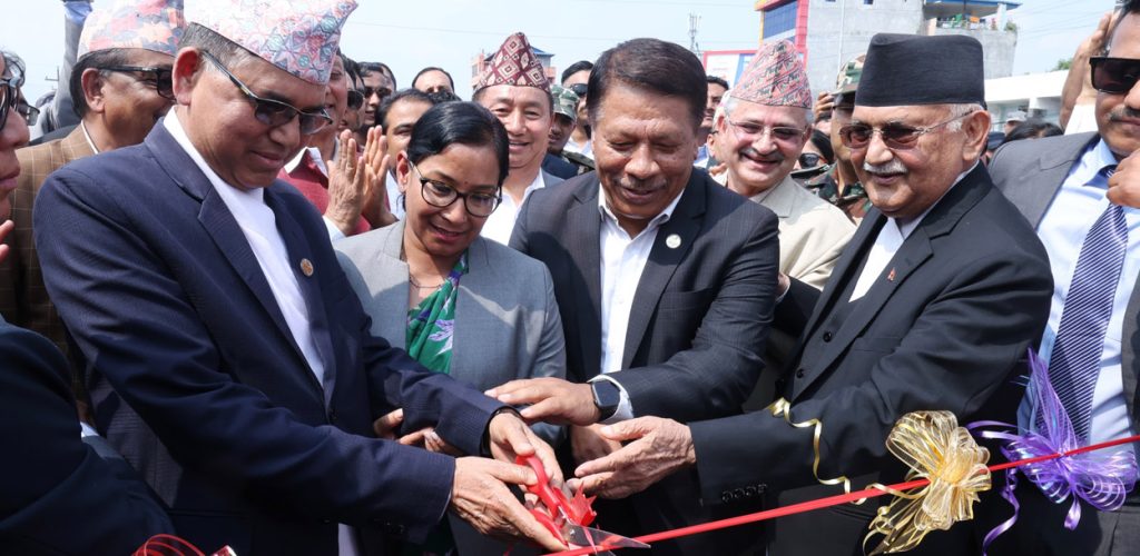 प्रधानमन्त्रीसहित ५ भीआईपीले उद्घाटन गरे ६ लेनको सडक
