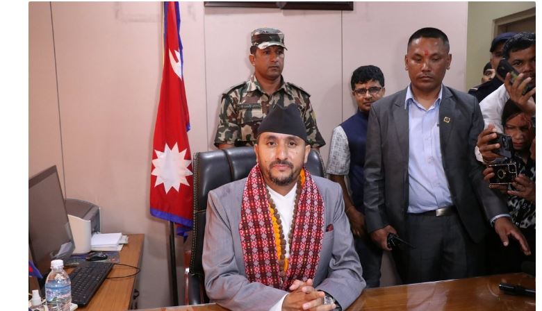 सञ्चारमन्त्रीले गरे दुई वटा घोषणा