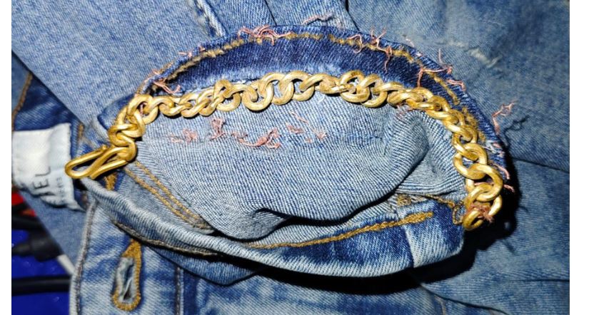 सुनसहित विमानस्थलबाट एकजना पक्राउ