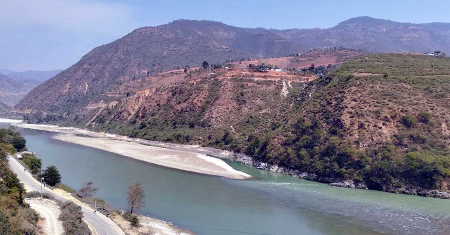 सुनकोसी नदीमा डुबेको अवस्थामा मोटरसाइकल फेला