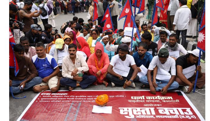 लालपुर्जा र नेपाली नागरिकताको माग गर्दै माइतीघरमा प्रदर्शन