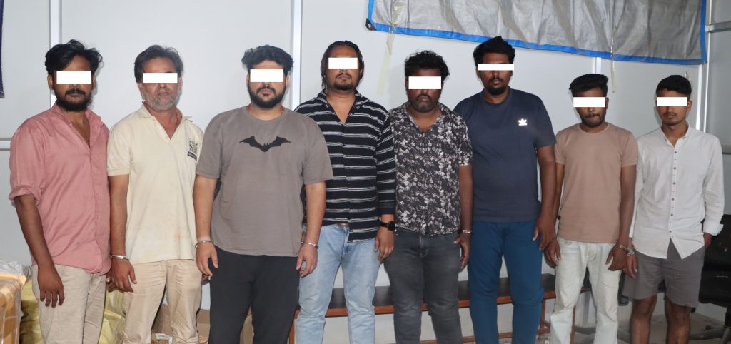 तस्करीका सामानसहित ८ जना पक्राउ