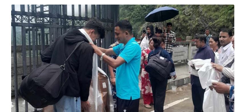बाढीपछि चीनतर्फ फसेका थप १५५ नेपाली तातोपानी नाका हुँदै स्वदेश फर्किए