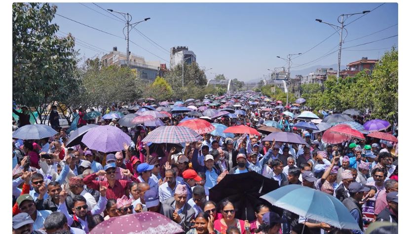 शिक्षामन्त्री पन्तले शिक्षकहरूलाई बोलाए वार्तामा
