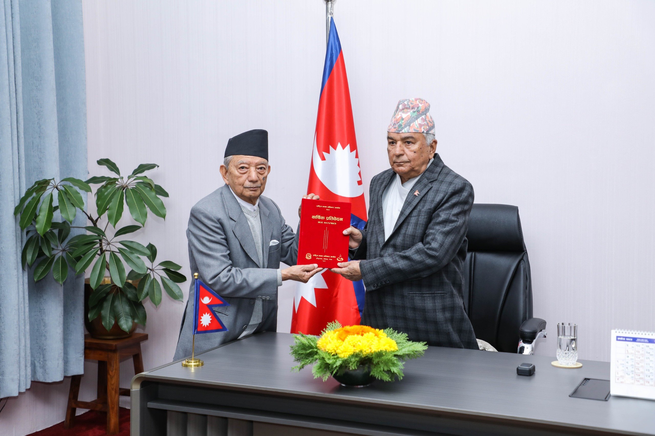 राष्ट्रपति पौडेलसमक्ष मानवअधिकार आयोगको वार्षिक प्रतिवेदन पेस