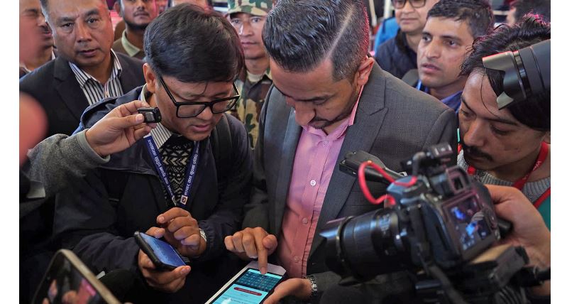 सञ्चारमन्त्रीले चलाए नयाँ बसपार्क पुगेर फ्रि-वाईफाई